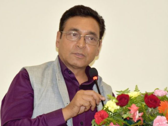 टाेपबहादुरलाई कारबाही गर्न एमाले नेताहरूकाे माग, ओलीले मानेनन्